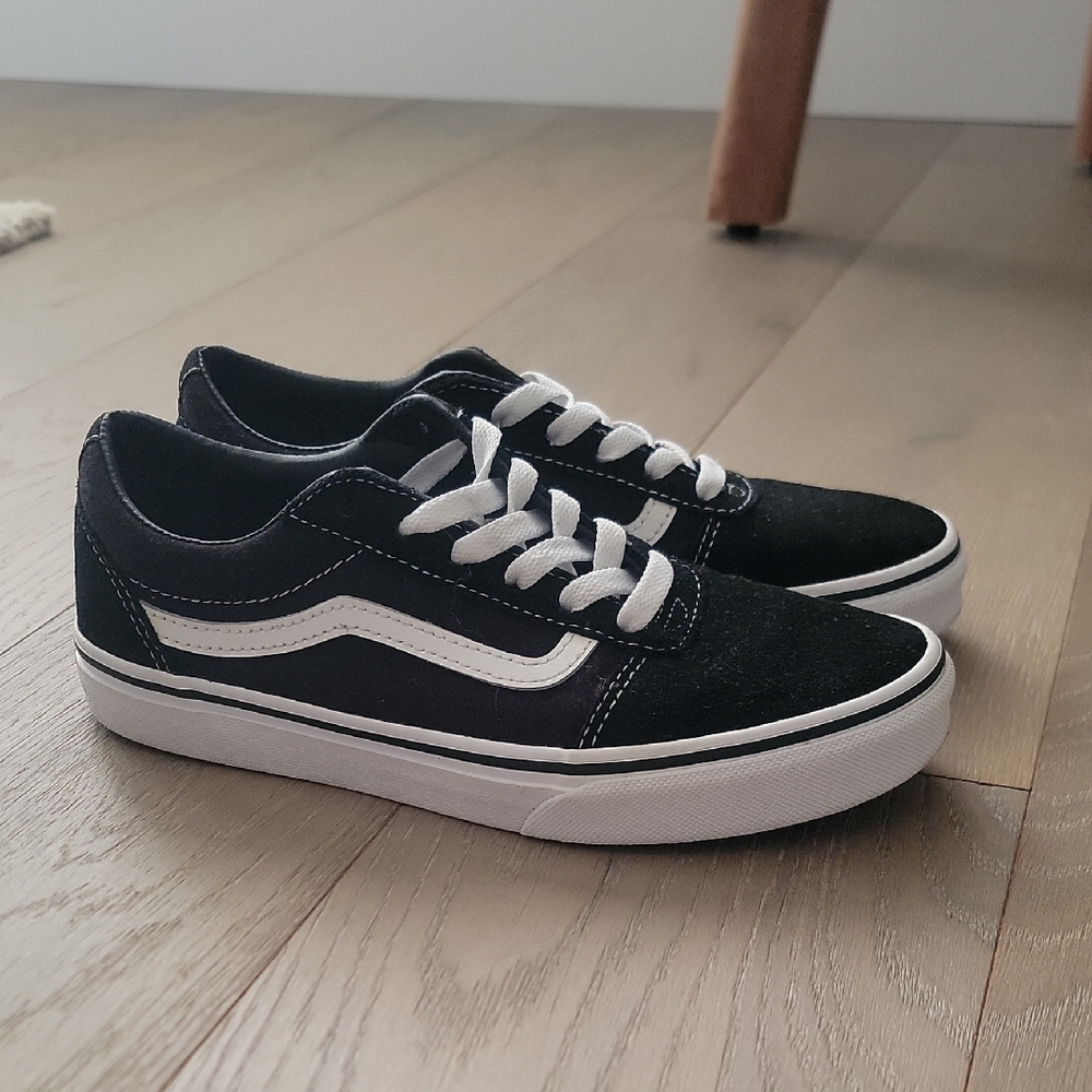 Almost New Youth Vans Size 5, Size 6.5 Women, Size 36.5